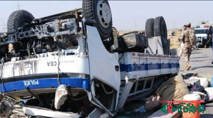 Suspected suicide attack kills 9 police officers in Pakistan